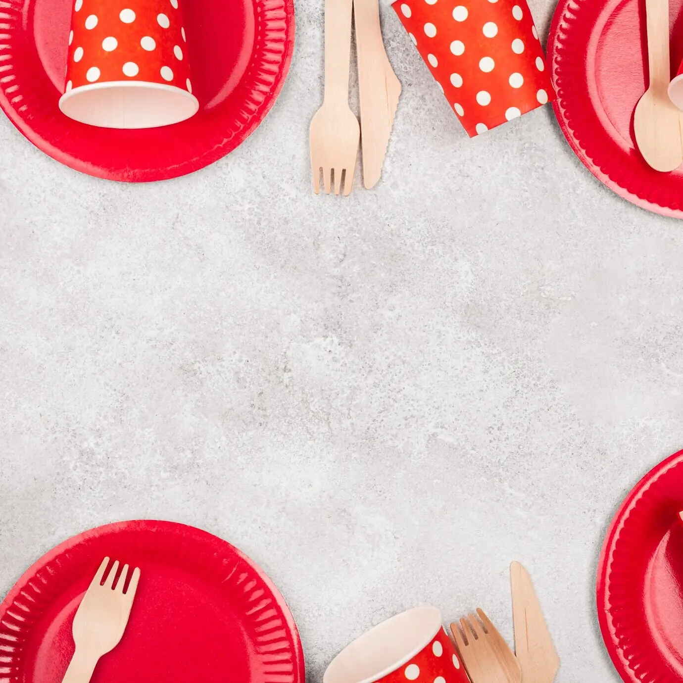 Einweggeschirr: Becher und Teller